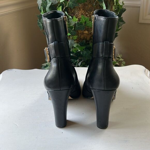 Vince Camuto Black Leather Ankle Boots with Gold Buckle 8.5M - Picture 5 of 12
